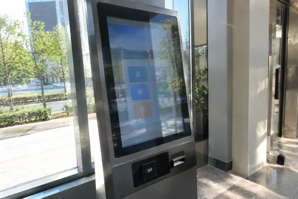 High brightness touch screen monitor for kiosk applications in ambient light